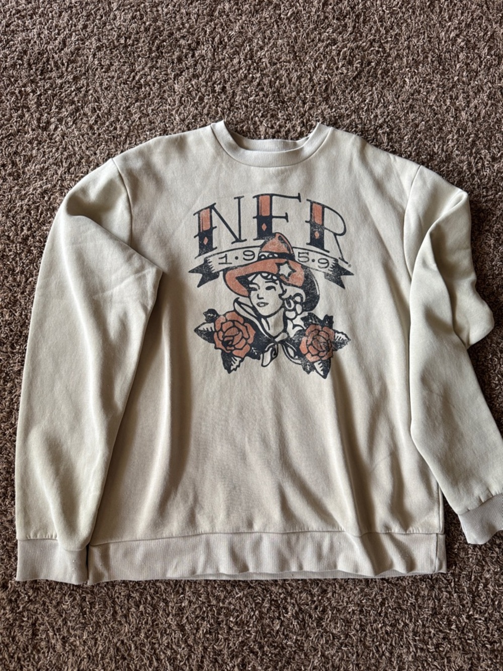Vintage-Inspired Cream Graphic Crewneck Sweatshirt